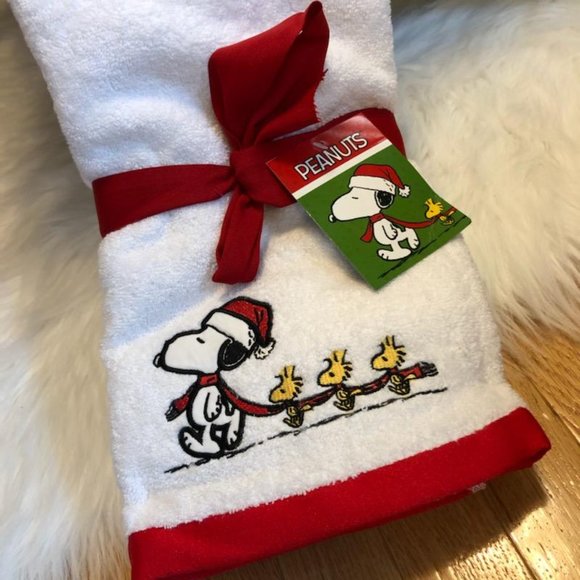 Peanuts Bath Final Price Snoopy Christmas Bath Towel Set Poshmark